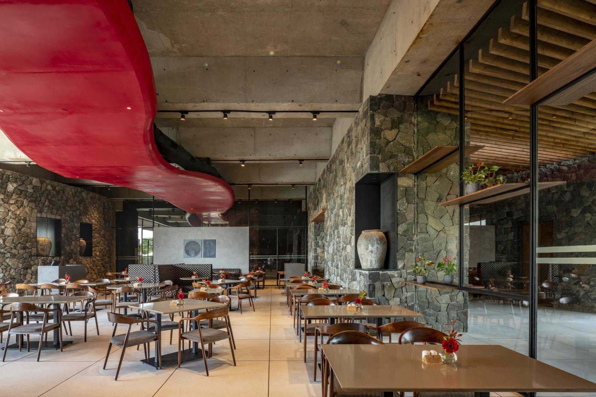 Radisson Resort And Spa Лонавала Экстерьер фото Restaurant
