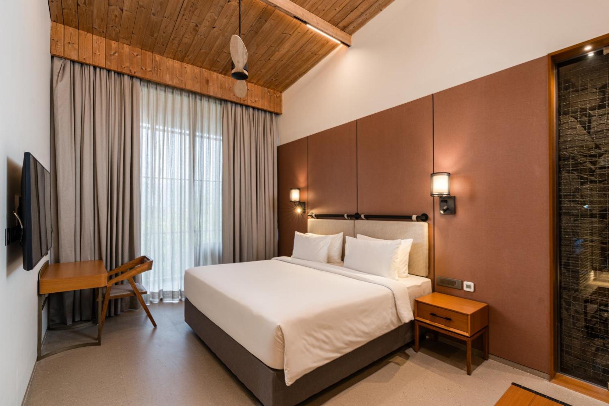 Radisson Resort And Spa Лонавала Экстерьер фото Deluxe Room